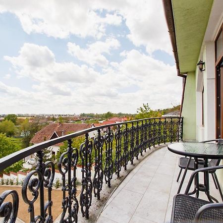 Rya Residence Oradea Exteriör bild