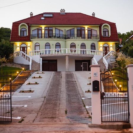 Rya Residence Oradea Exteriör bild