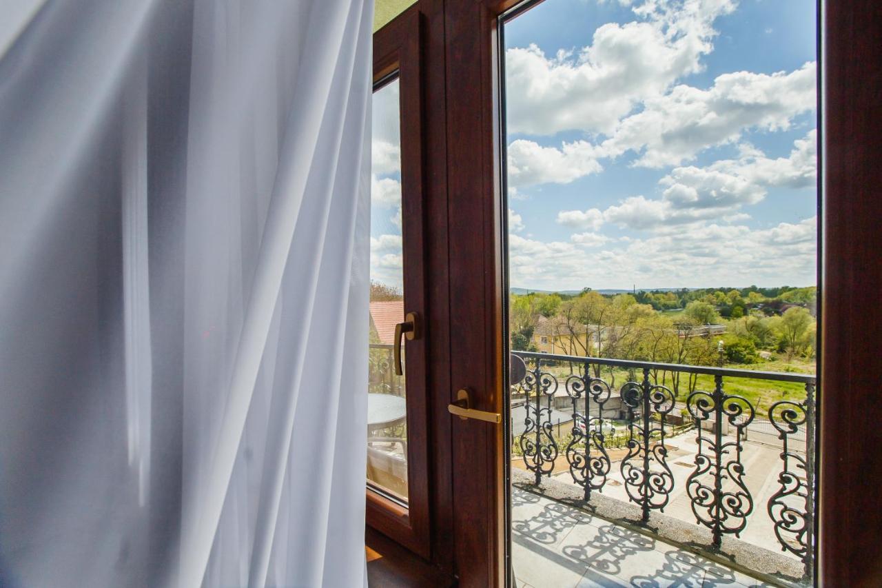 Rya Residence Oradea Exteriör bild